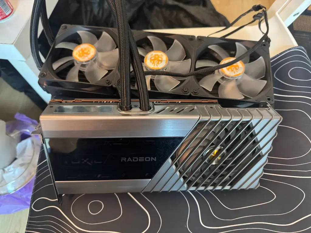 GPU amd saphire toxic collector edition rx6900xt water cooled
