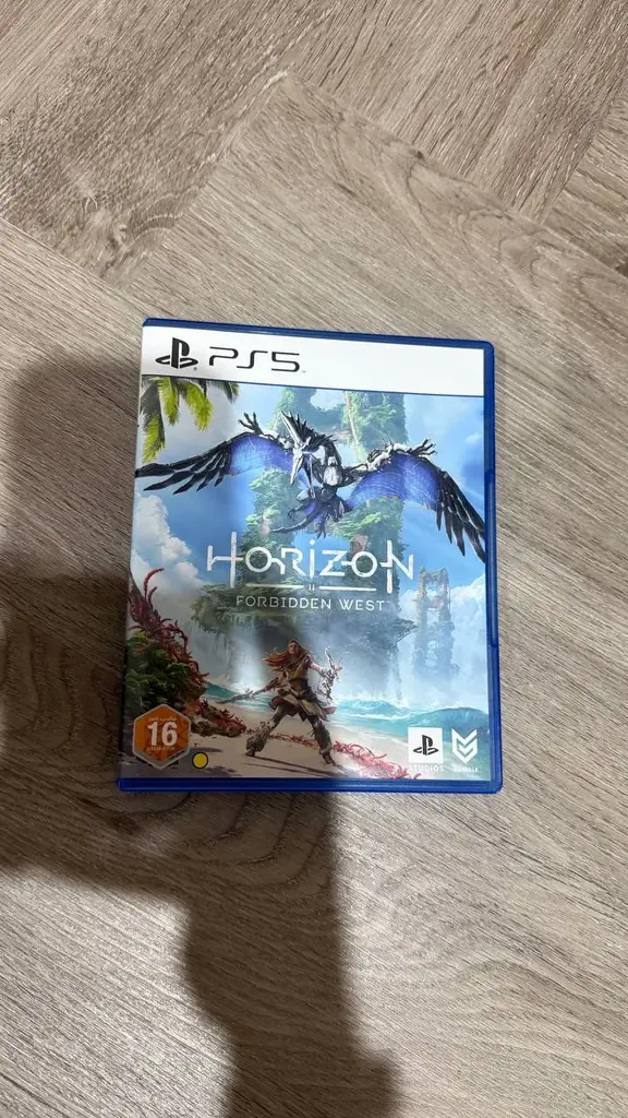 Продаю игру Horizon на PS5 за 80 AED .