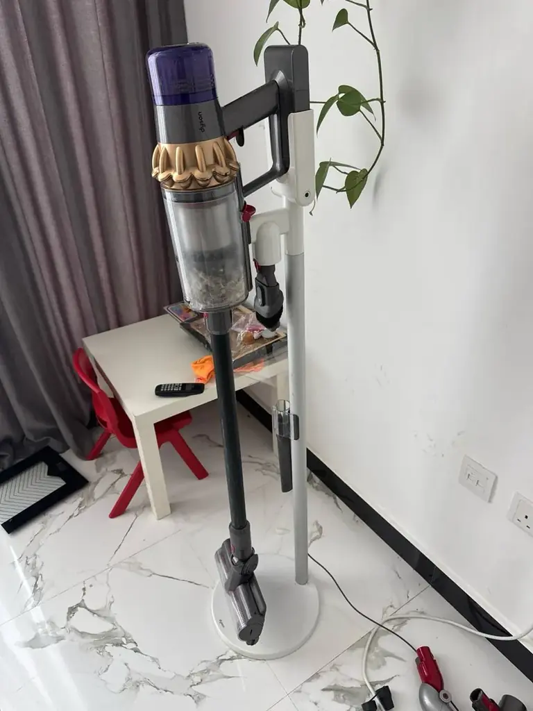 Dyson Stand 100 AED