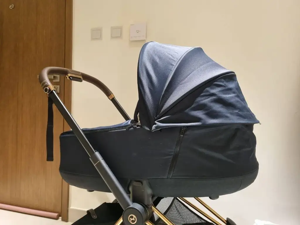 Коляска Cybex Priam Rose Gold + черный Bassinet,2400 AED, район Creek harbour