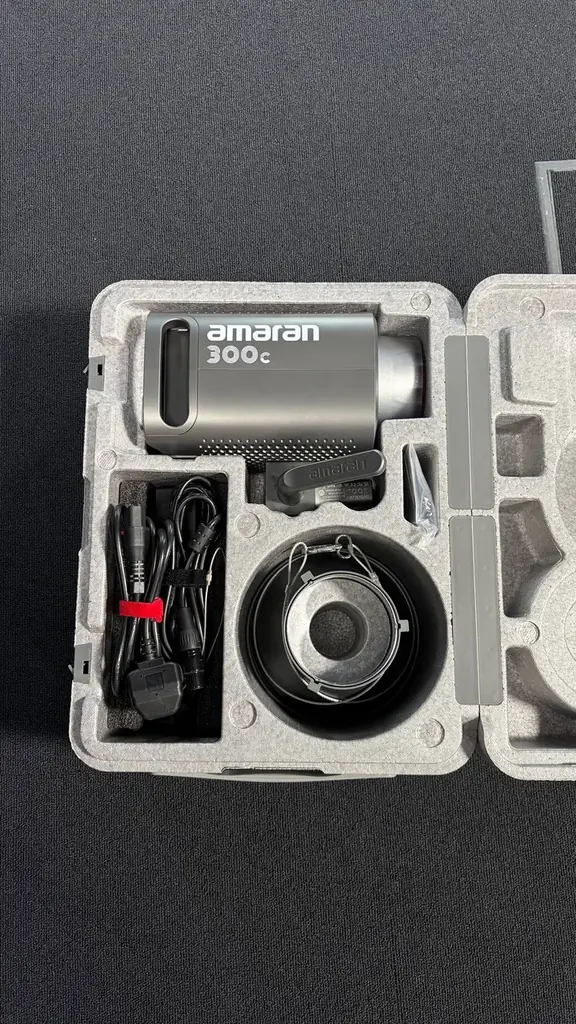 Aputure Amaran 300c, 5 штук в наличии - AED 1700 штука.
