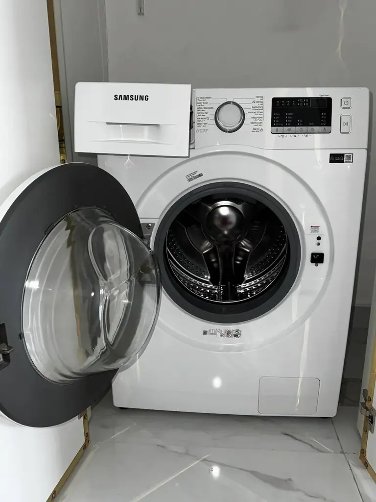Стиральная машина Samsung с сушильной функцией (WD80T4046EE)
