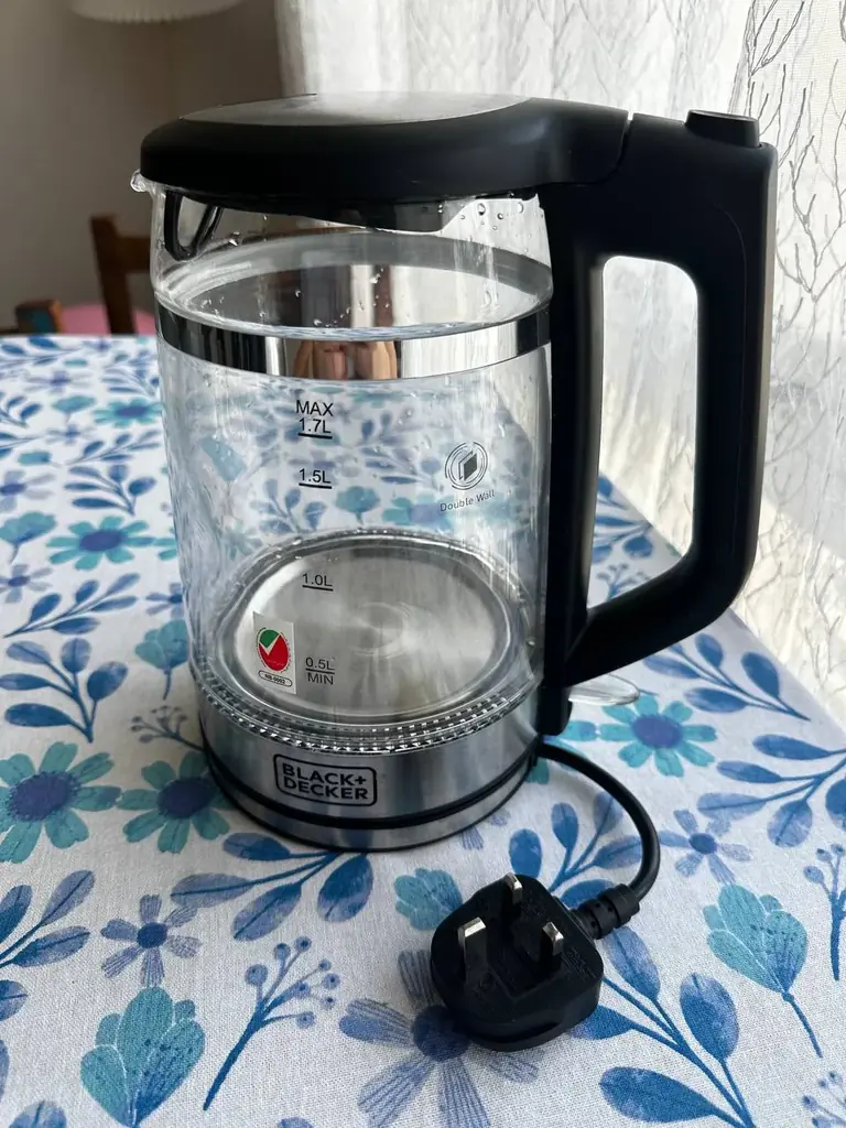 Продам чайник 50 дирхам, новый, пользовались 2-3 раза