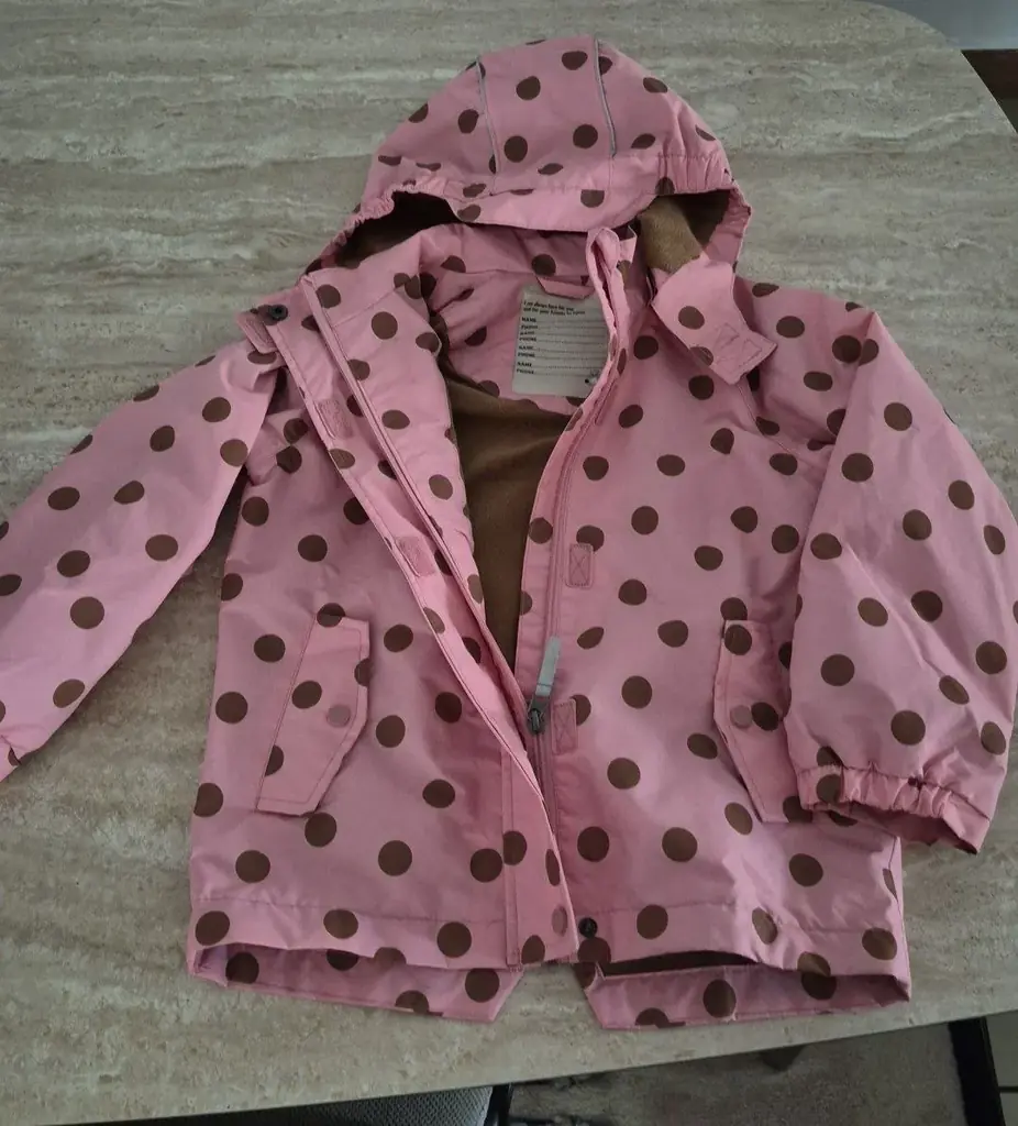 Куртка на 110-116 cm. 20 aed. Дубай Марина