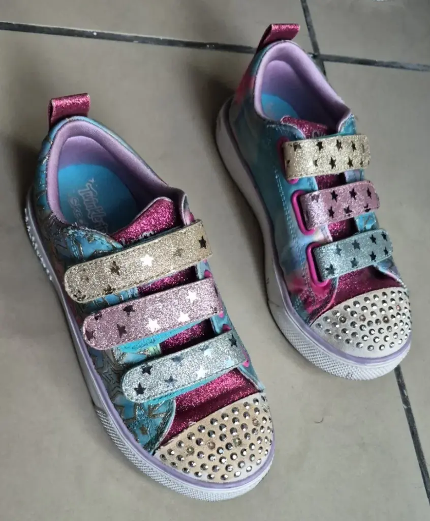 Sketchers на девочку, Размер 32. В отличном состоянии.  40 дирхам.  Дубай Марина