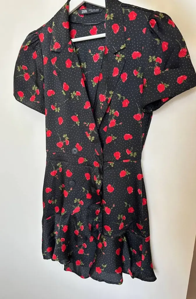 Платье Zara, размер xs,70 AED