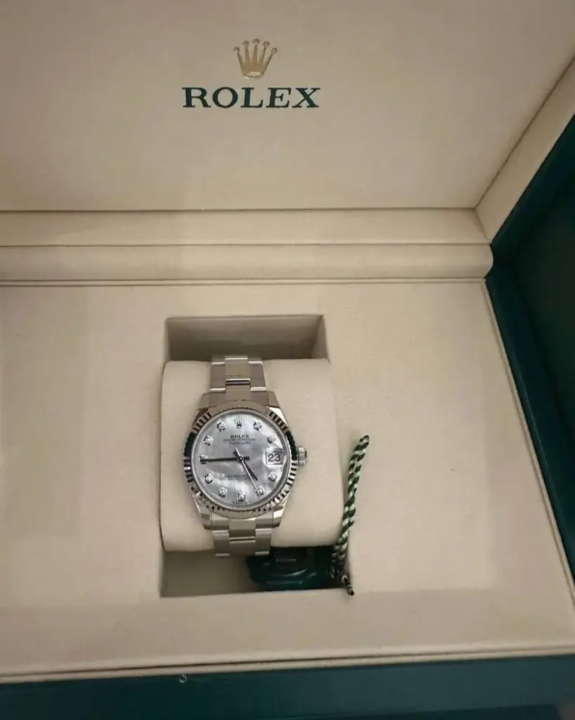 Продаю часы Rolex, лично приобретённые в официальном бутике Rolex в Дубае. Цена — по актуальному пр…