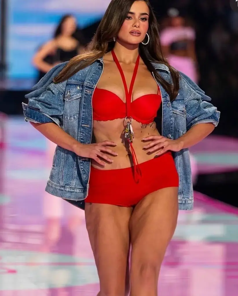 VS pink куртка ,50 aed.надевала раз
