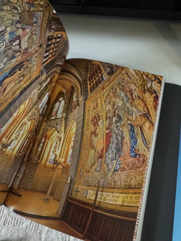 Абсолютно новая книга GAUDI