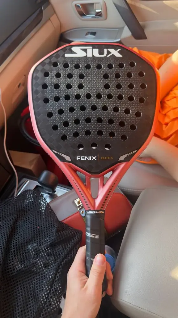 Продаю новую ракетку. Siux. 550 AED