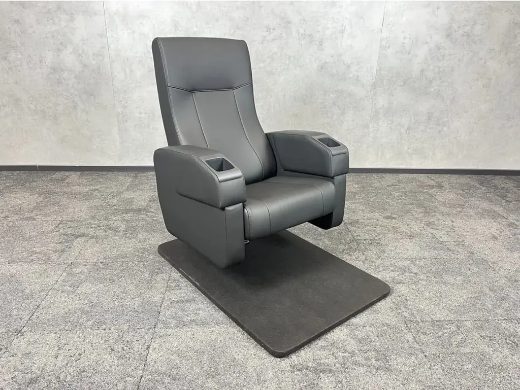 Im selling this chair in pristine new condition for 200€. It's new, not used and bubble wrapped, se…