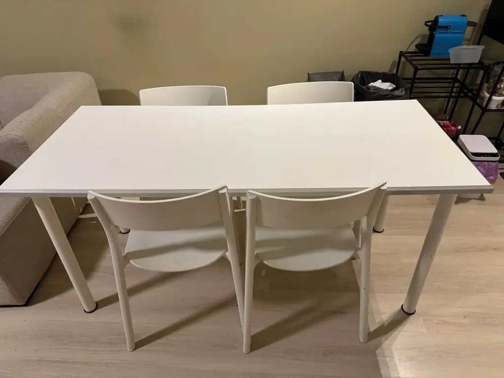 Hi everyone I am giving away this table with 4 chairs for FREE