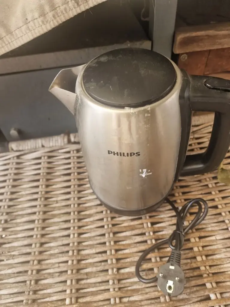 I am offering a Philips bean-to-cup coffee machine, a kettle, a digital and PFAS-free Brabantia air…