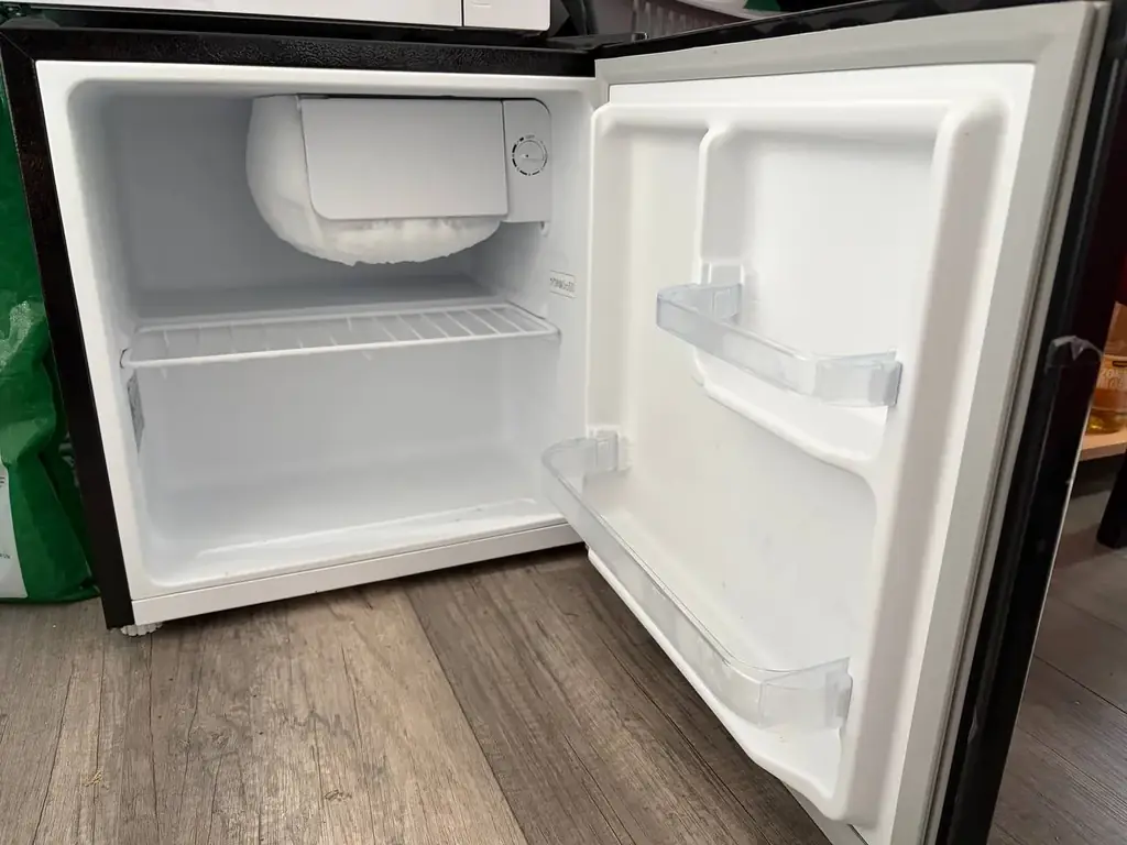 I’m looking for someone who can take over this mini fridge. DM me for more information.