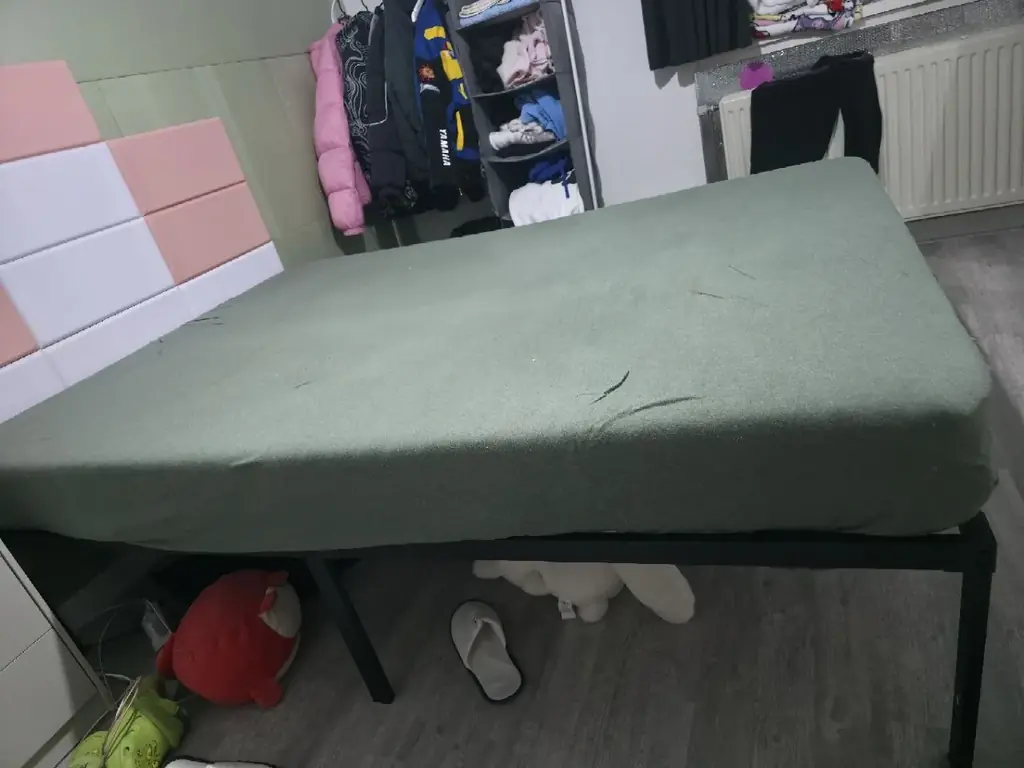 Selling a bed 140x200cm, 40 euro with mattress
