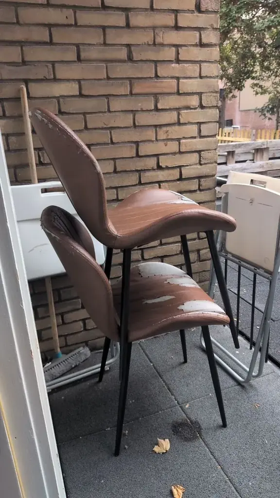 2 FREE chairs city center