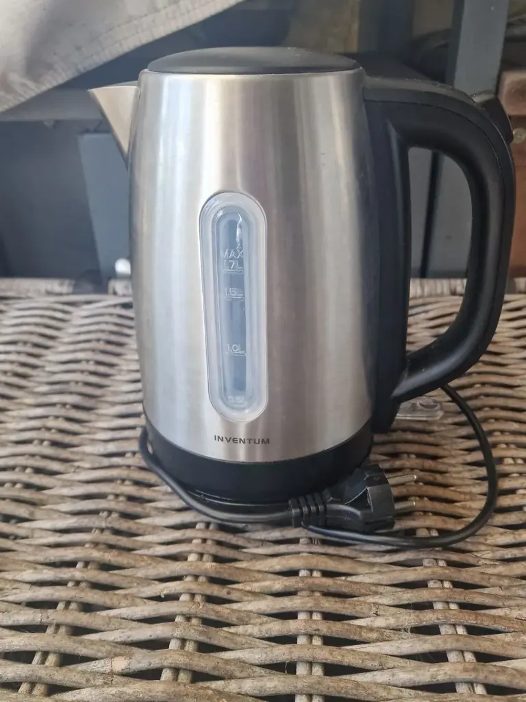On offer: an Inventum kettle, a Philips DVD player with remote control, a PFAS-free Brabantia air f…