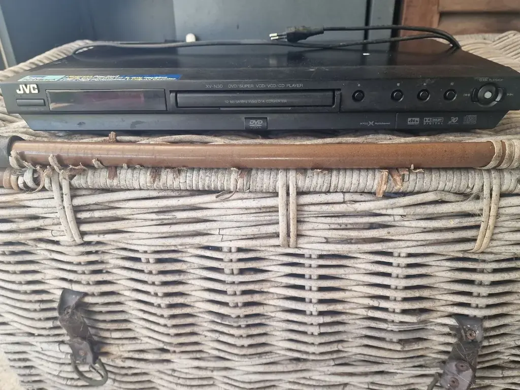 I’m selling an electric kettle (like new), a 40-inch Samsung smart TV with remote, the board games …