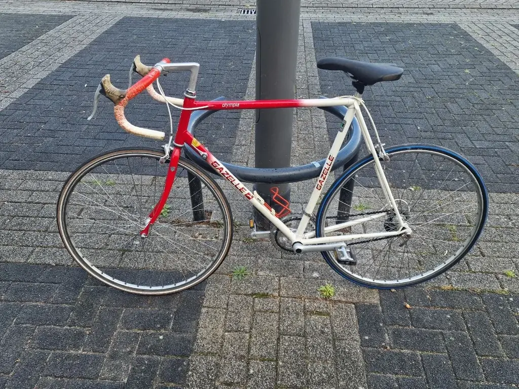 I am selling a vintage Gazelle racing bike and a vintage Gazelle women's bike with gears; various b…