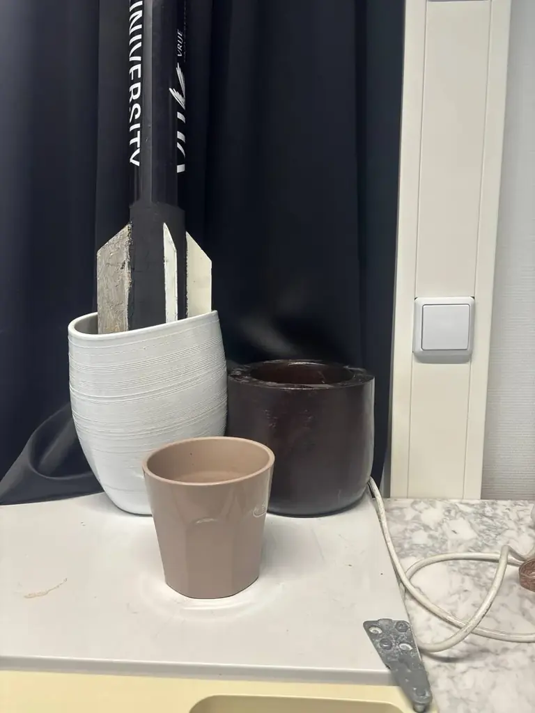 Free pots to take from DesignLab