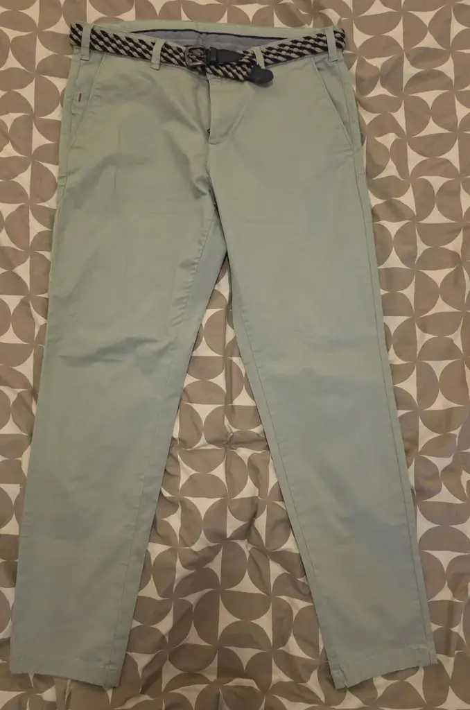 Free - New men's tapered fit pant - W32. Pickup near MST.
