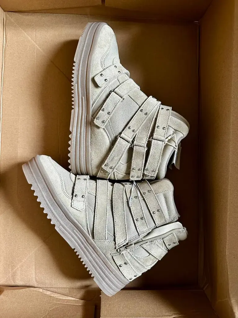 Selling brand new shoes from  Bershka.