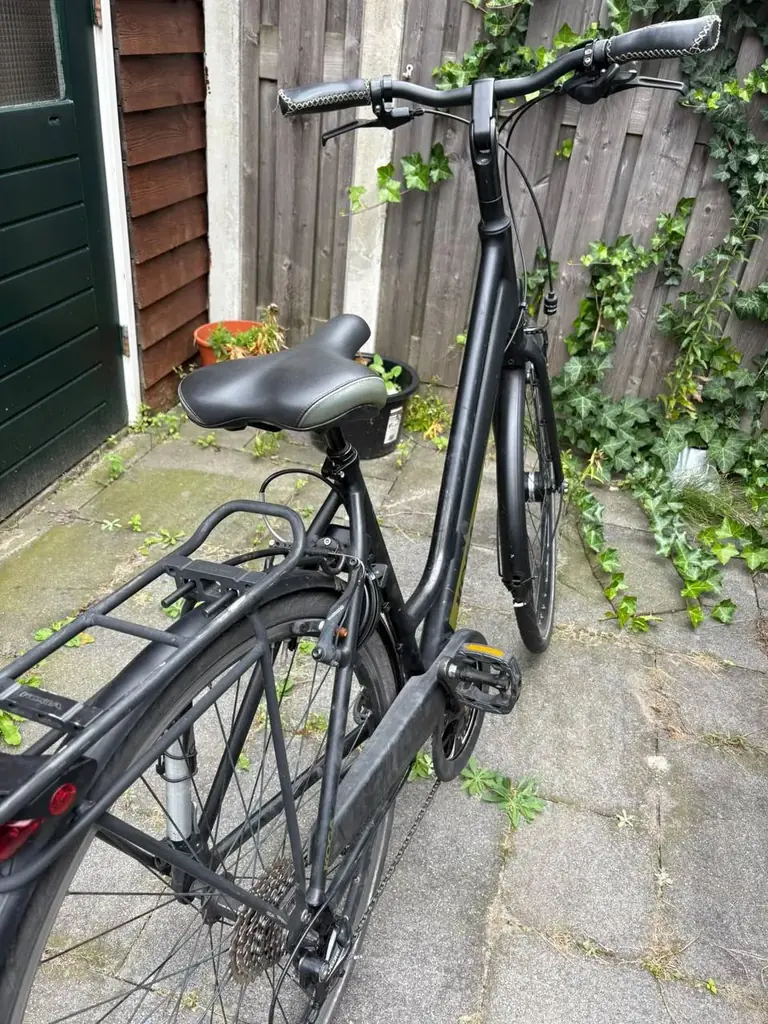 Hii! I’m selling my bike! I’ve only used it for about a year, and I just got a new lock with 2 keys…