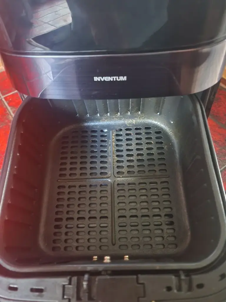 Offering a well-maintained air fryer that features a digital control system and is PFAS-free. You a…