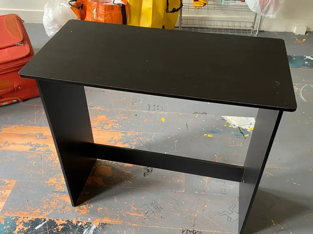 selling a small desk