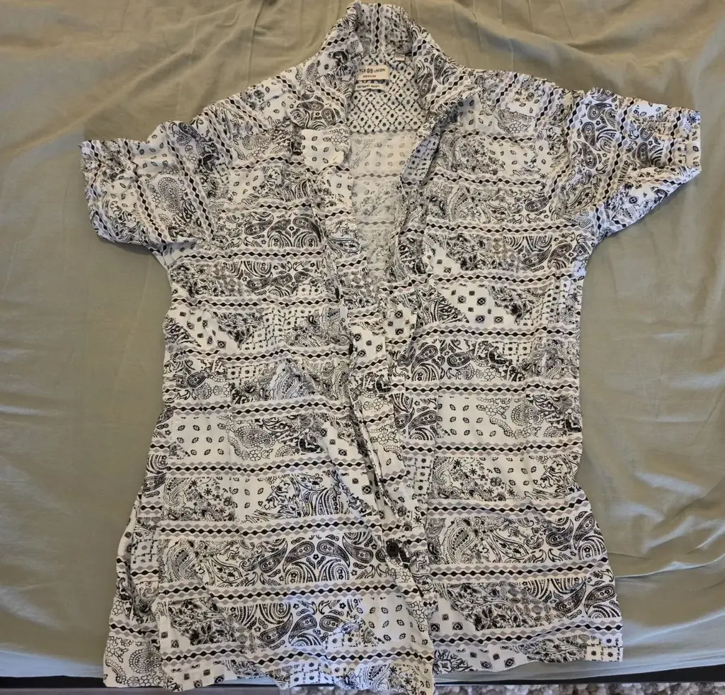 Give away - men's shirt - size M. Need to be picked up today.