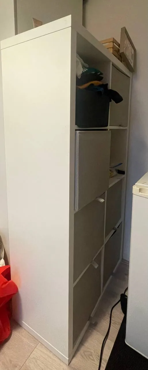 Selling this shelving unit for 20€. I have 8 of these boxes (4 grey, 2 white and 2 black) which I c…