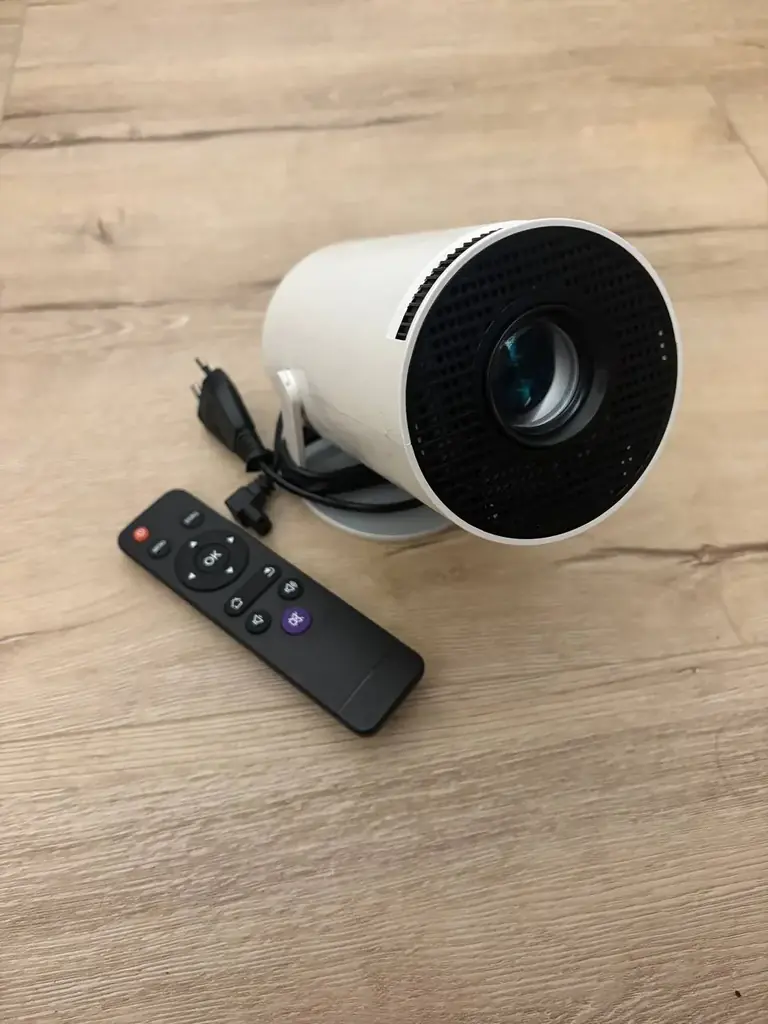 Both for €75 | Projector + Portable Screen