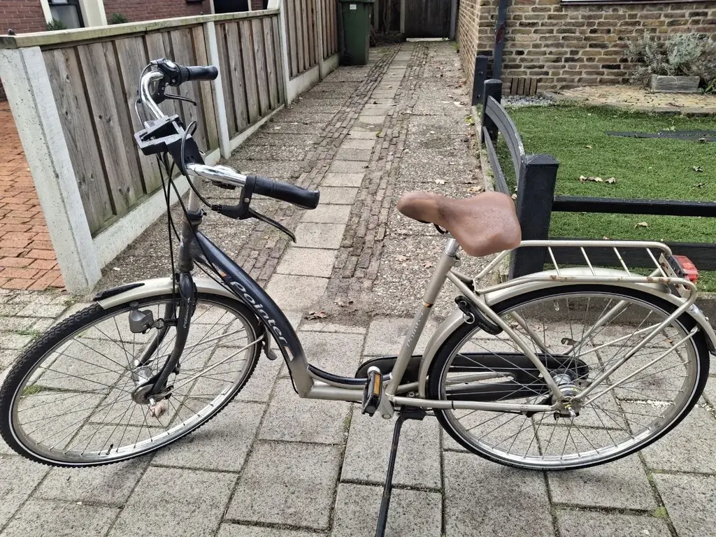 Bike for sale! Rear tire is new, has 3 Gears. Negotiable price 65€