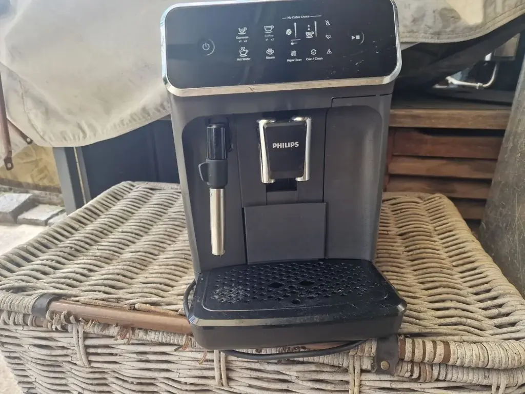 I am selling this Philips kettle, a Philips bean-to-cup coffee machine, a Samsung television with a…