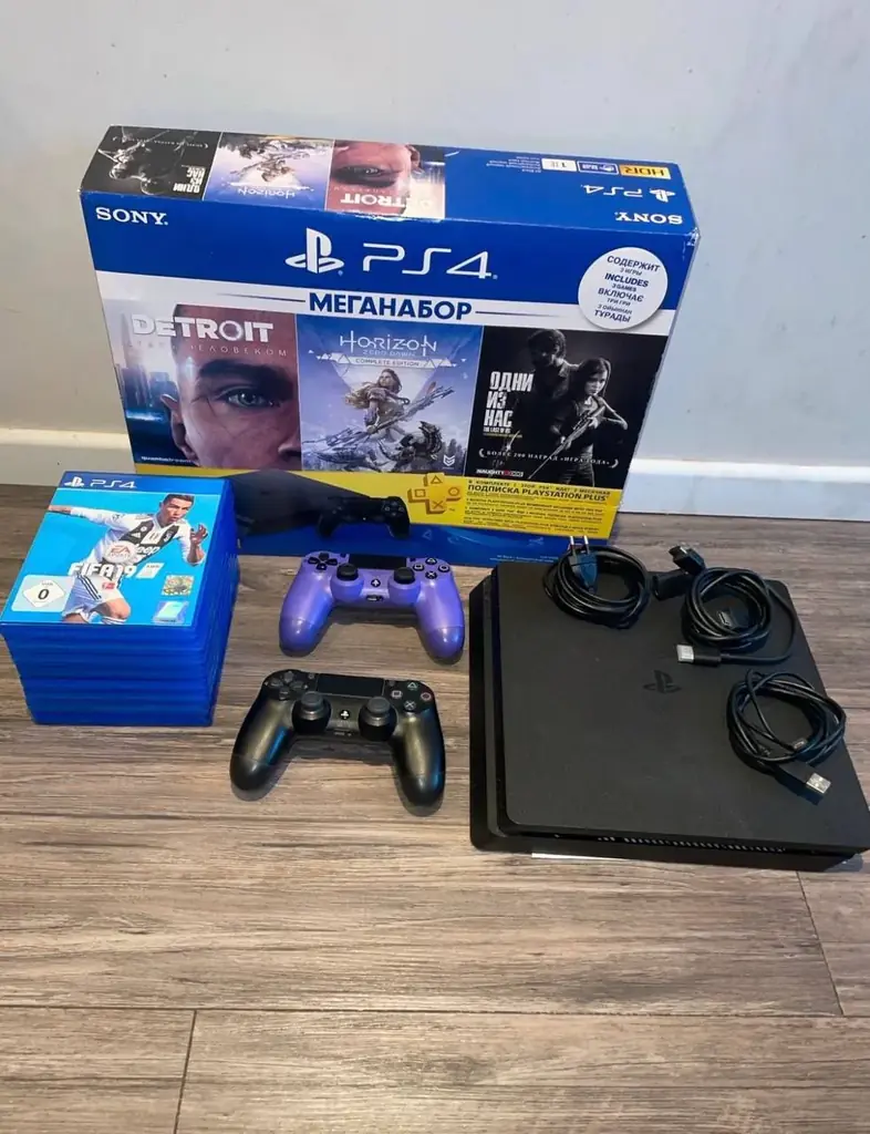 Продаю свою PS4 Slim 1TB в хорошем состоянии.
