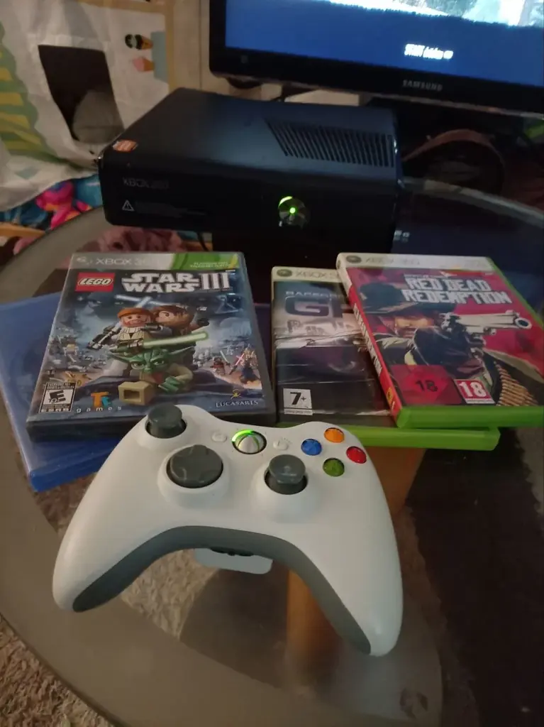 Продам Xbox 360 кому интересно пишите в ЛС.