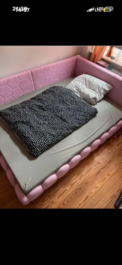 Кровать в идеальном состояние 135 €