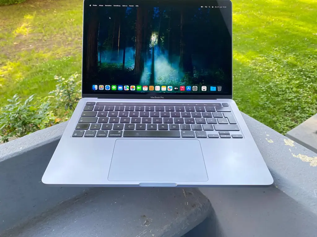 Продаю свой MacBook Pro 13” на процессоре M1 (8 ГБ ОЗУ / 256 ГБ SSD).