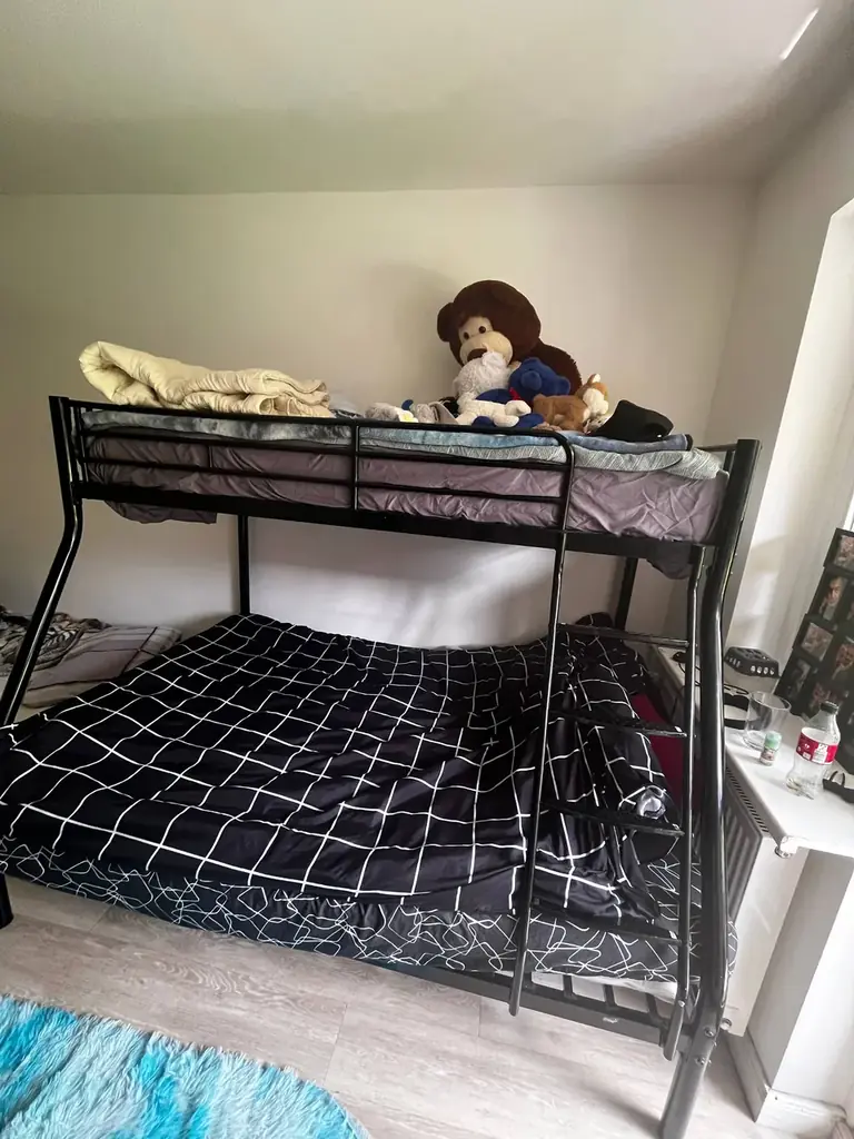 Продам кровать 140€