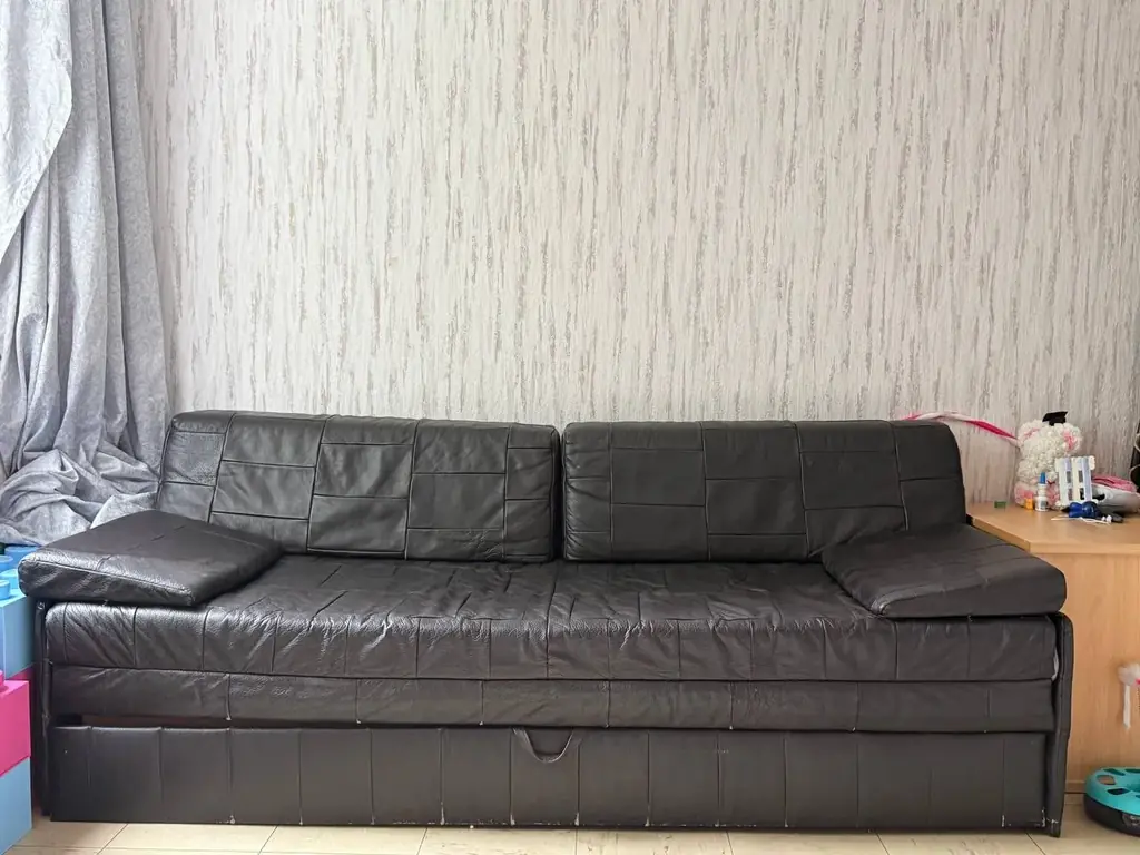 Продам диван 180 в длину за 50€ 2х2 спальное место