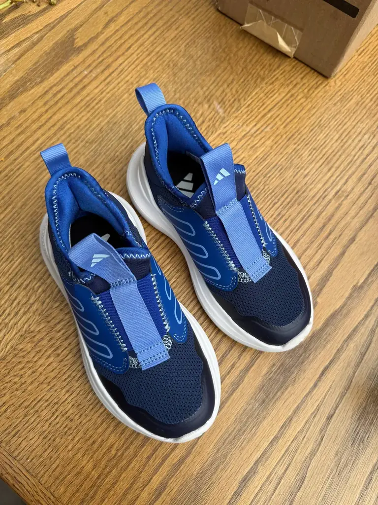 Продам детские кроссовки Adidas , ребенок надел один раз , состояние идеальное , размер 29, цена 20…