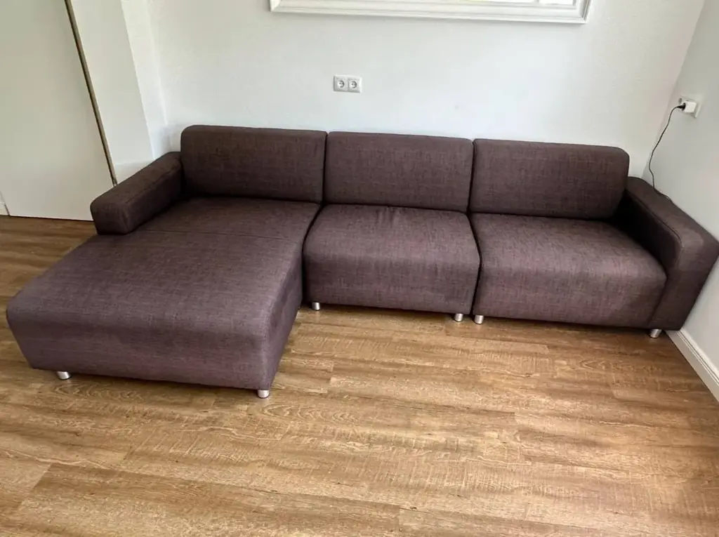 Продам диван, 80€. Можем привезти по вашему адресу и собрать.