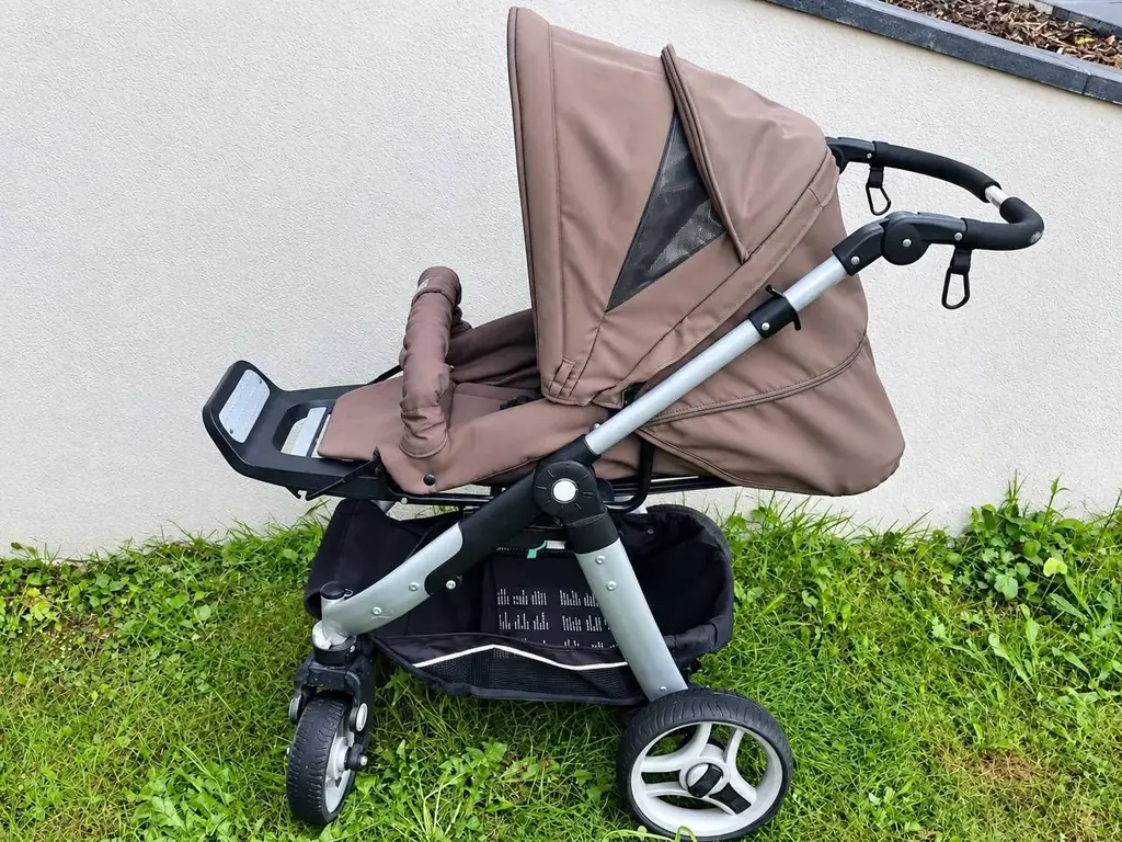 Продаю детскую коляску в хорошем состоянии 60€.