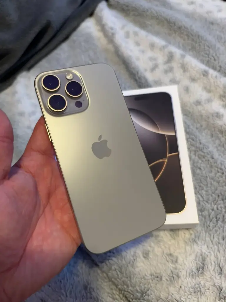 Продаю iPhone 16 pro max 256gb