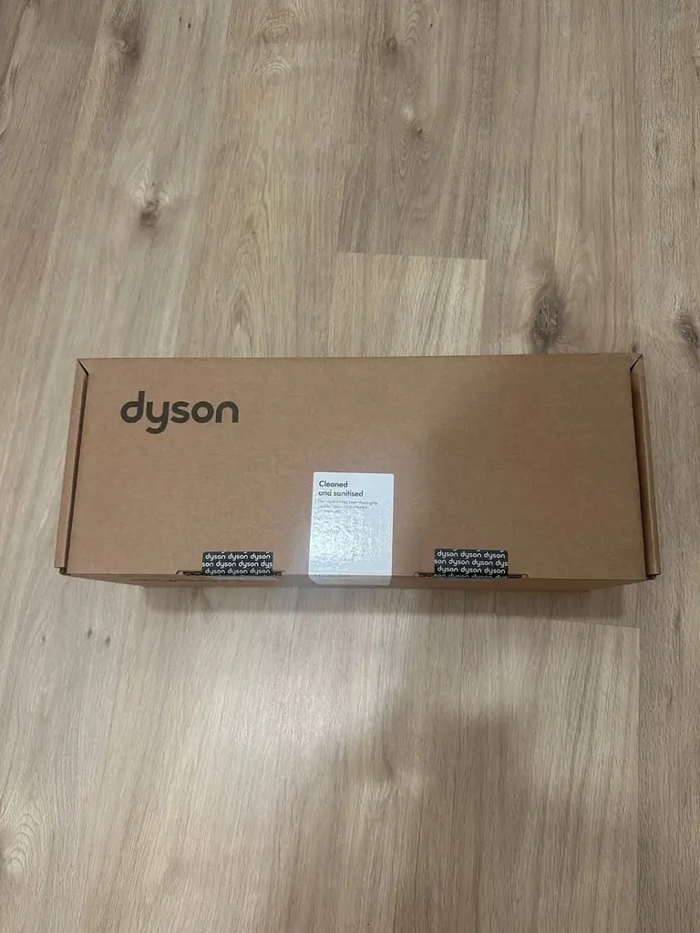 Продам полностью новый   Dyson Airwrap Co-anda2x™ Multi-Haarstyler und -trockner – Straight+Wavy