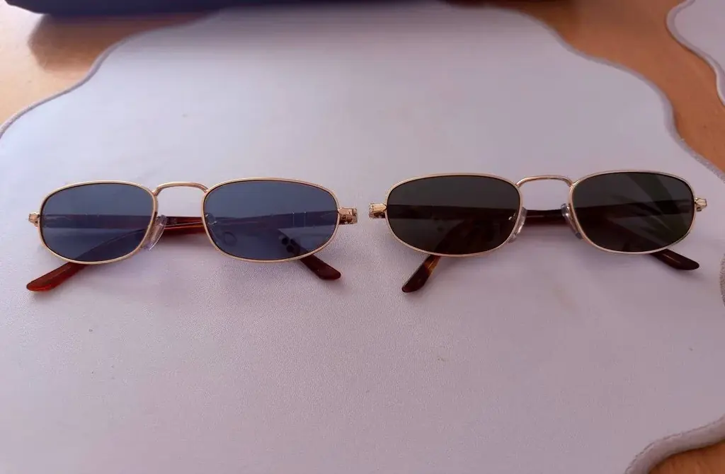 Продам новые очки Persol , made in Italy (не носились ни разу), синие и темно-зелёные линзы, цена в…