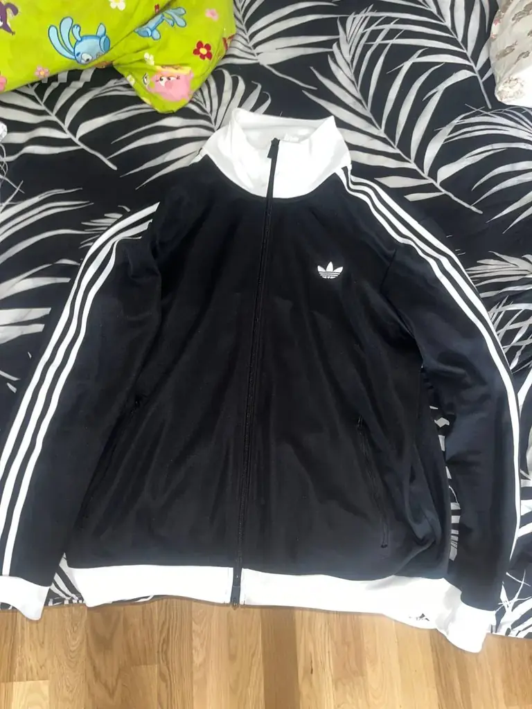 продаю осеннюю мастерку adidas size xl original