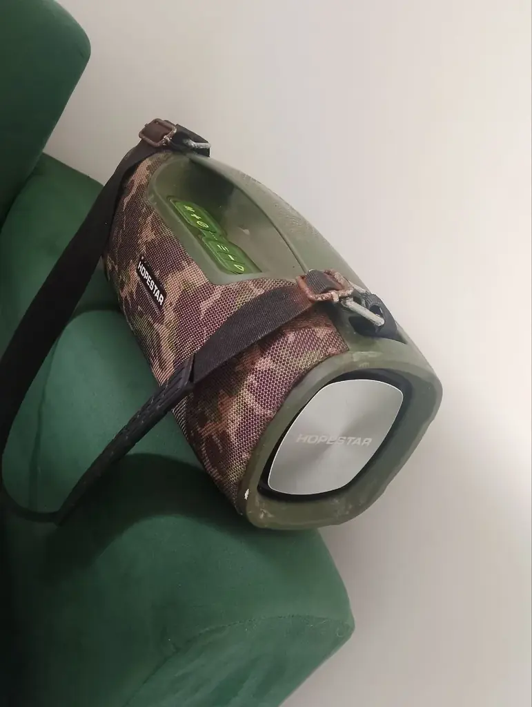 Колонка, работает с зарядкой и без зарядки 1-2часа - 1500₽