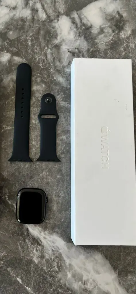Apple Watch series 11. 46 mm. Jet Black. Куплены 16.05.26 в техномаксе. Ремешок ни разу не надевала!