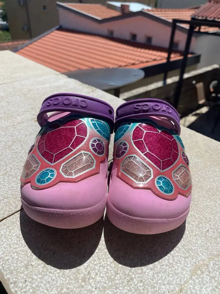 Продаю crocs размер J1 (32-33).